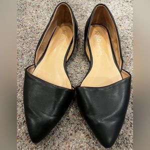Very cute pair of black flats.  Great for all seasons.  Size 6